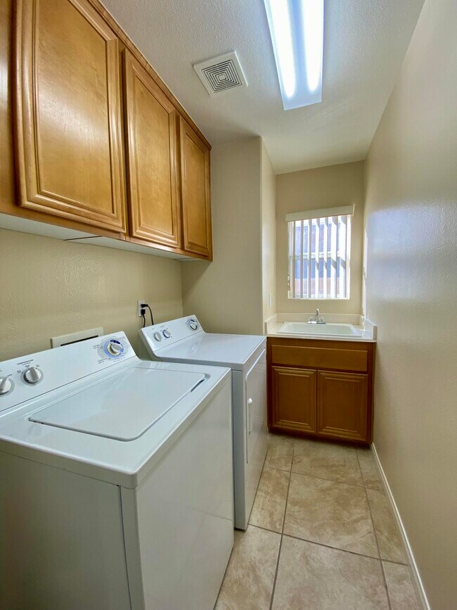 Building Photo - 45385 Big Canyon St