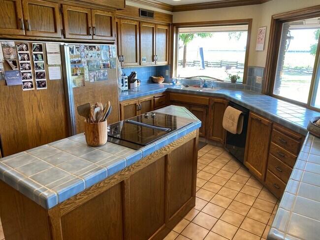 Building Photo - 36400 Road 148