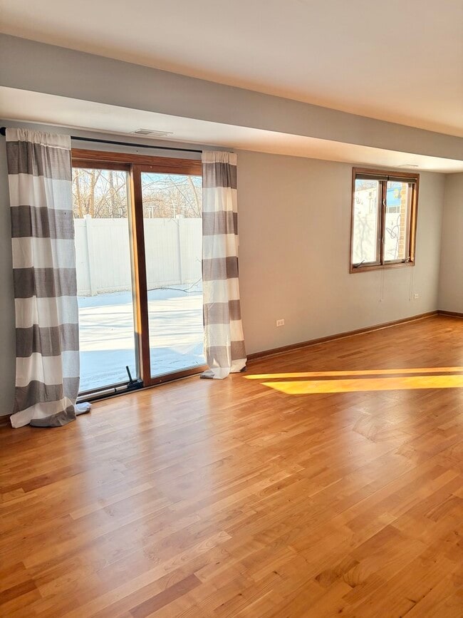 Building Photo - 10956 S 76th Ave