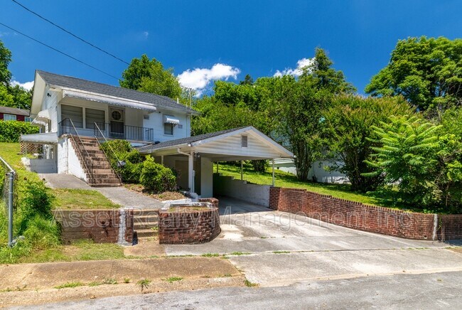 Building Photo - 102 Wainwright Rd