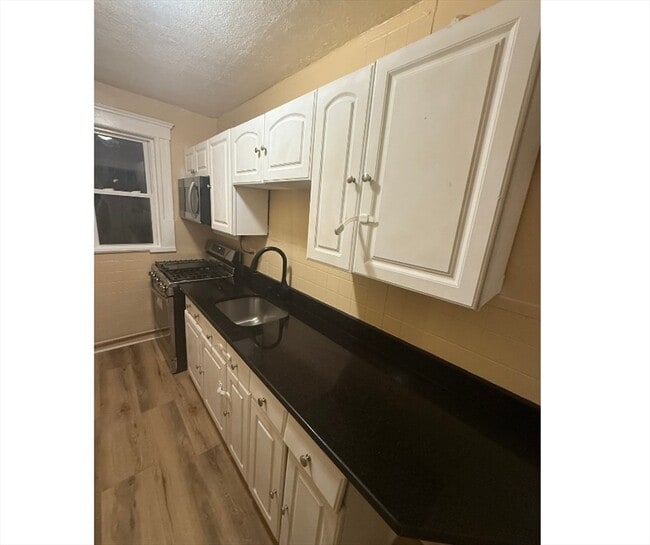 Building Photo - 44 Sanborn St