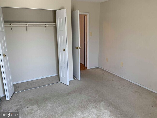 Building Photo - 4500 S Four Mile Run Dr