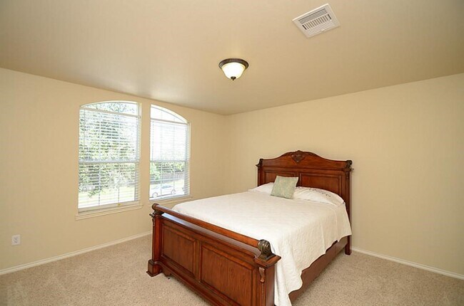 Building Photo - 5002 Hearth Hollow Ln