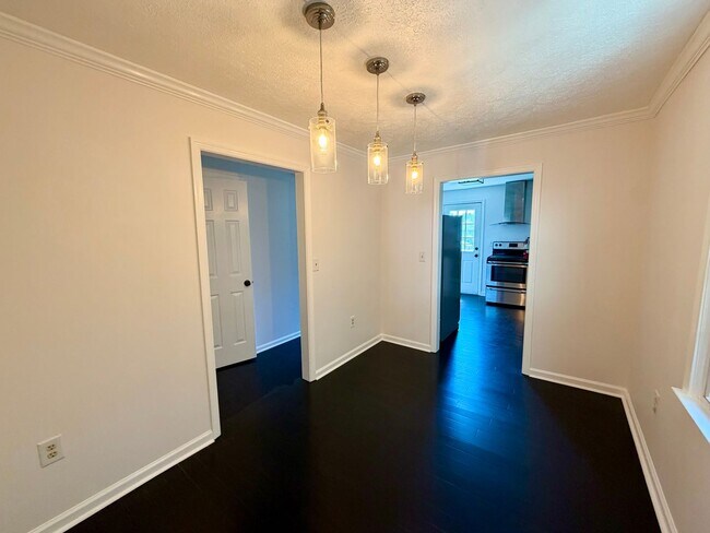 Building Photo - 840 Estes St