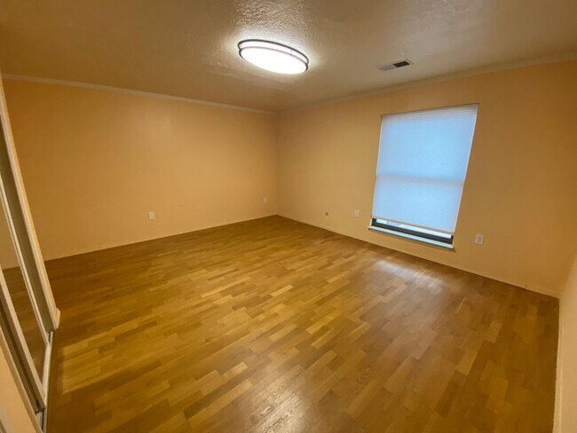 Building Photo - Beautiful 3 Bedroom Home in NE Albuquerque