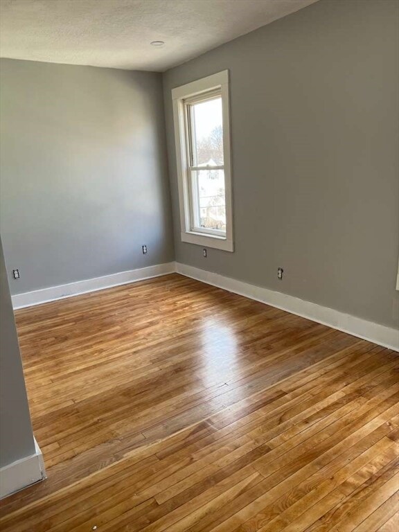 Building Photo - 165 Oxford St N