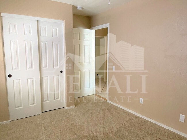 Building Photo - 8736 E Nido Cir