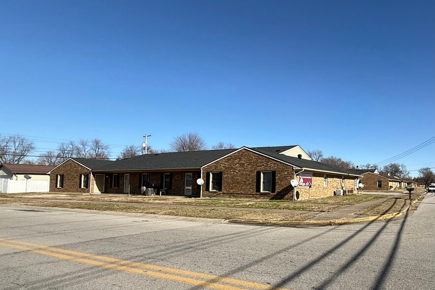 Building Photo - 3301 W 2nd St