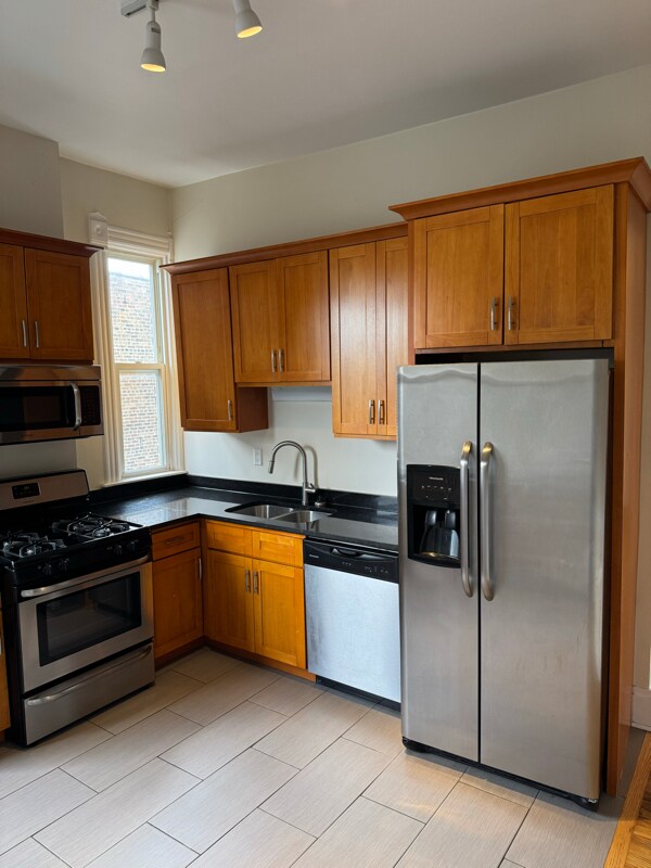 Primary Photo - 1456 N Maplewood Ave