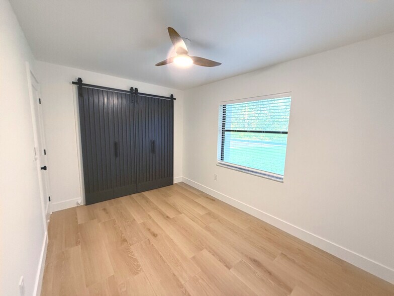 Building Photo - 3278 E Crown Dr