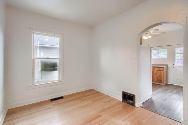 Building Photo - Charming 3 bedroom House in the heart of E...