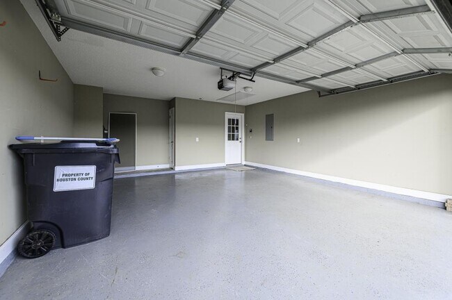 Building Photo - 307 Nile Ln