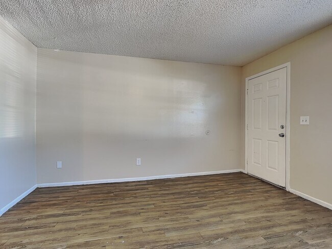 Building Photo - 15696 Bolesta Rd