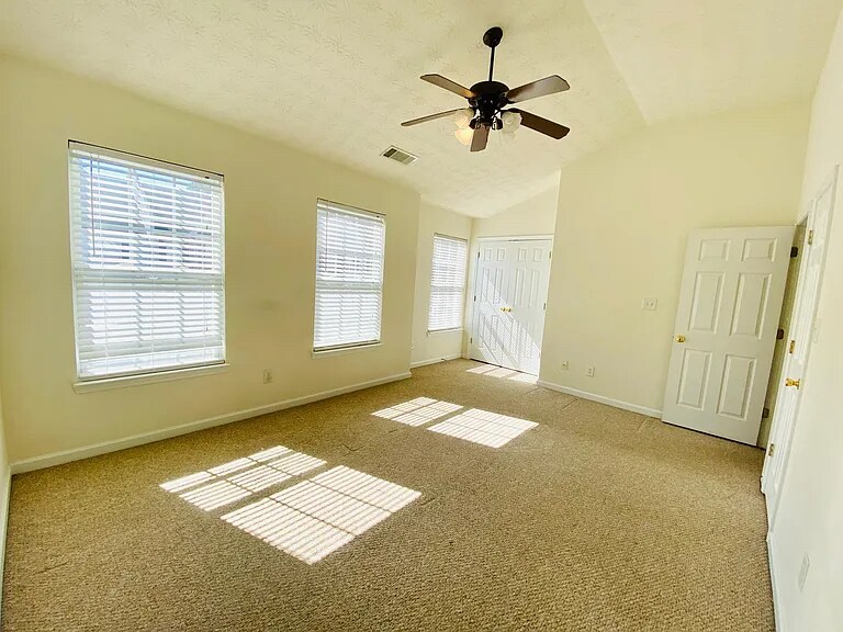 Building Photo - 619 Kenridge Way