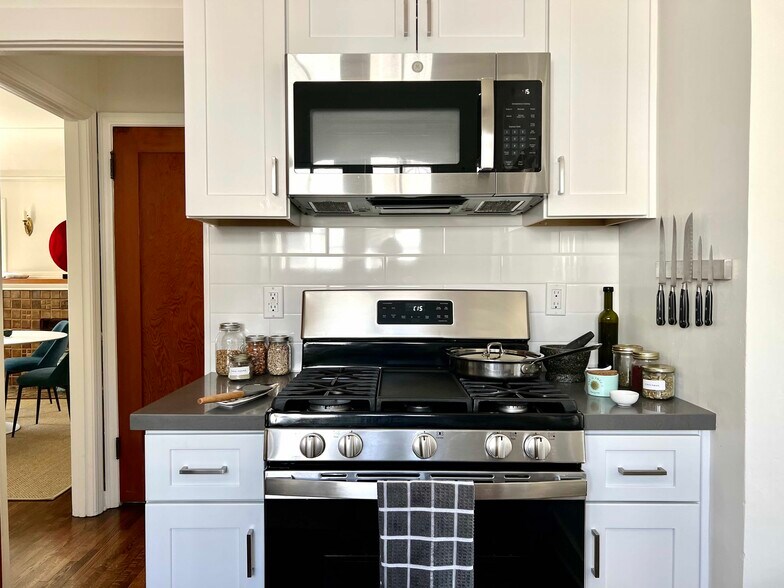 Building Photo - 3365 Tyburn St