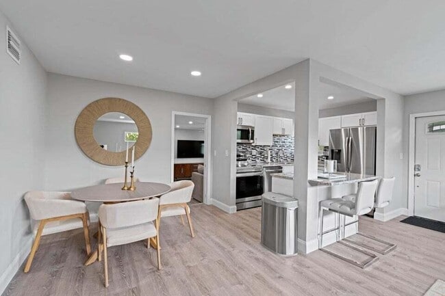 Building Photo - 2312 Spanish Trl