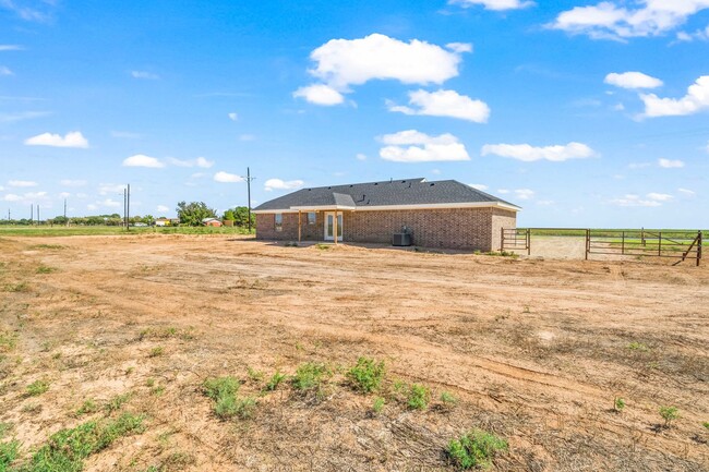 Building Photo - Country Living In Roosevelt ISD!