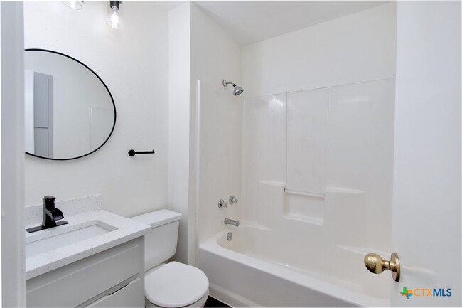 Building Photo - 1405 Oak Park Ln