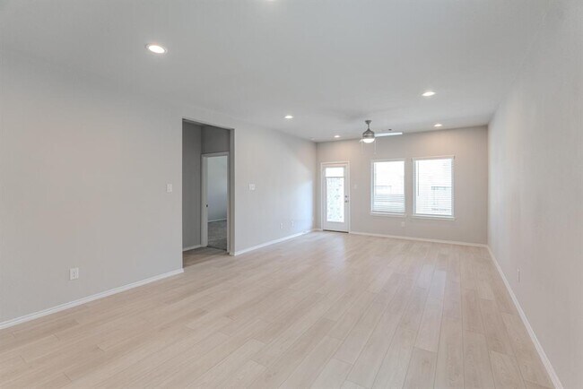Building Photo - 9327 Colonial Bent Pl