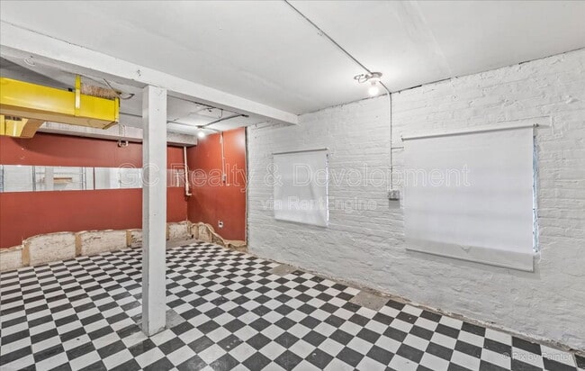 Building Photo - 1932 N Karlov Ave