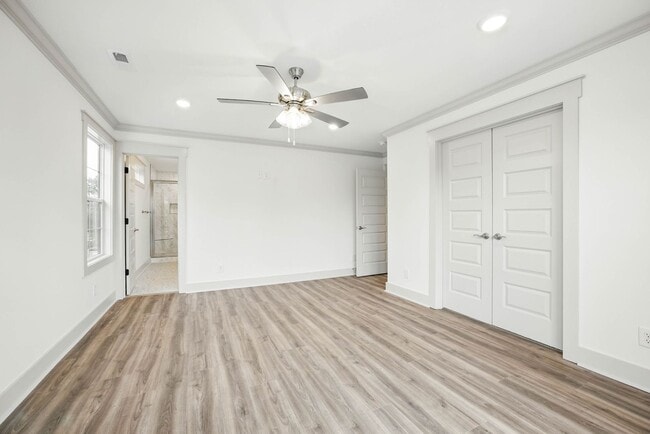 Building Photo - 3 Bedroom 2 1/2 Bath Luxury Home Near Madison Street!