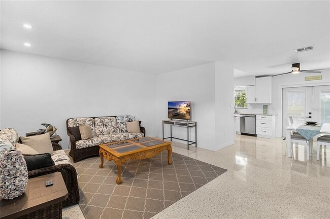 Building Photo - 3700 Whiting Dr SE