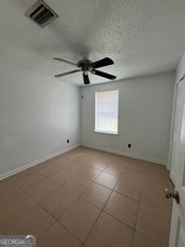 Building Photo - 412/414 Admirals  Walk