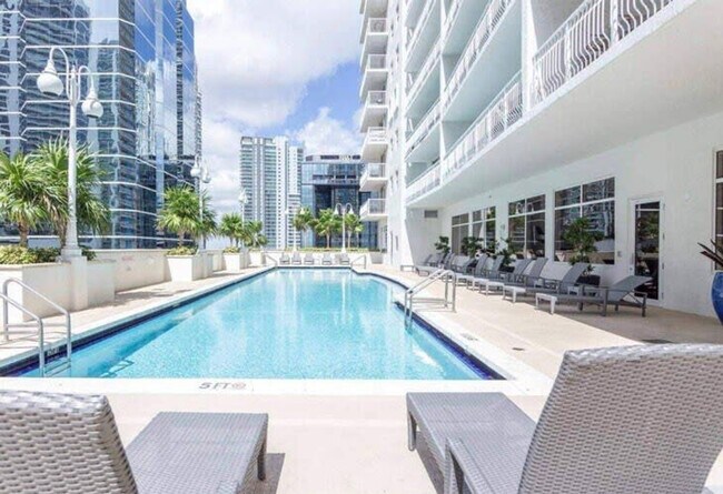 Building Photo - 1200 Brickell Bay Dr