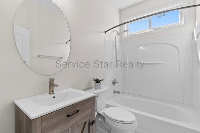 Building Photo - 2129 E Huntington Dr