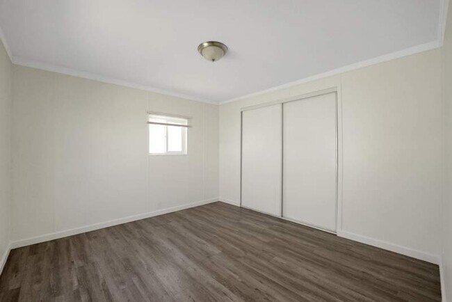 Building Photo - 428 4th Ave