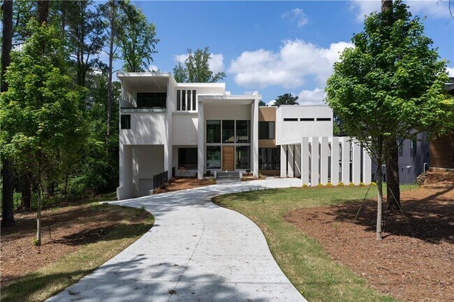 Building Photo - 2650 Fairoaks Rd
