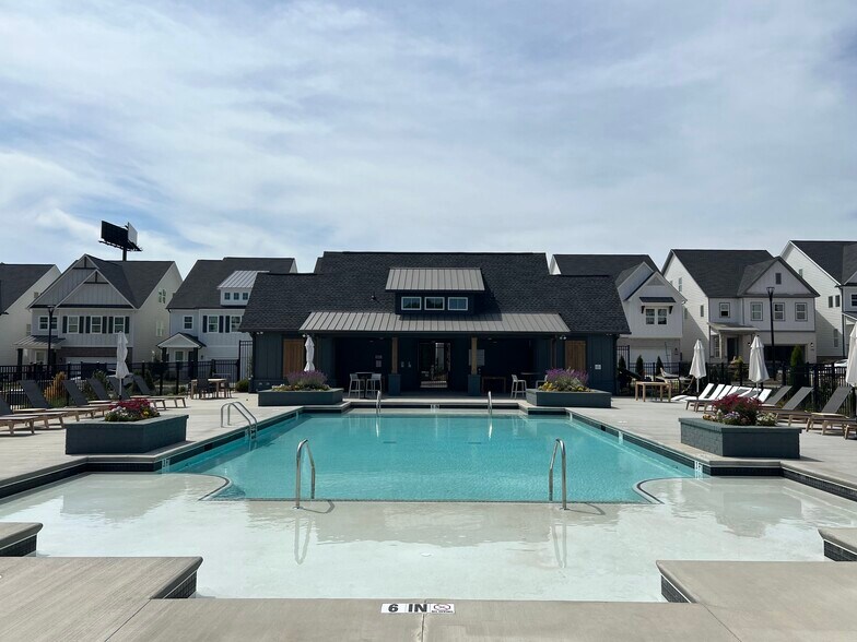 Building Photo - 1245 Willowcrest Way