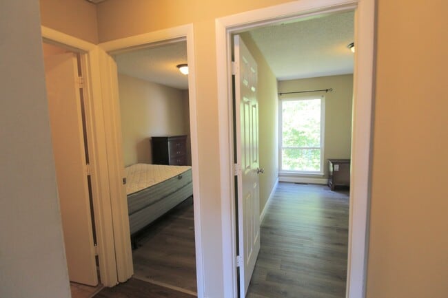 Building Photo - 1319 Bradley Dr