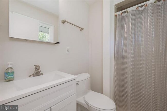 Building Photo - 5004 Eastchester Cir