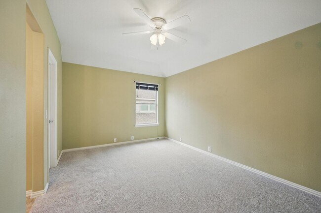 Building Photo - Stunning 4-Bedroom, 3-Bath, 3 Car Garage H...