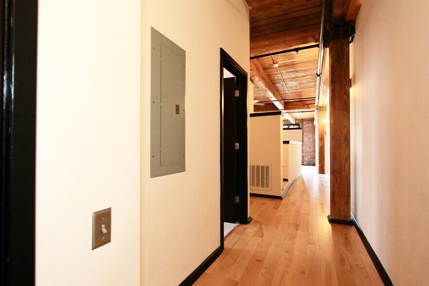 Building Photo - 220 W Jackson Ave