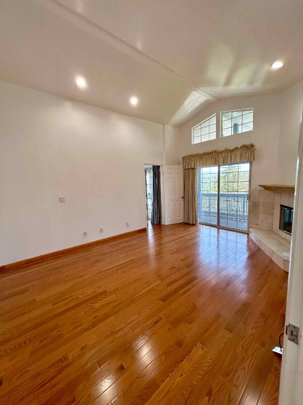 Building Photo - 1180 Sierra Vista Way