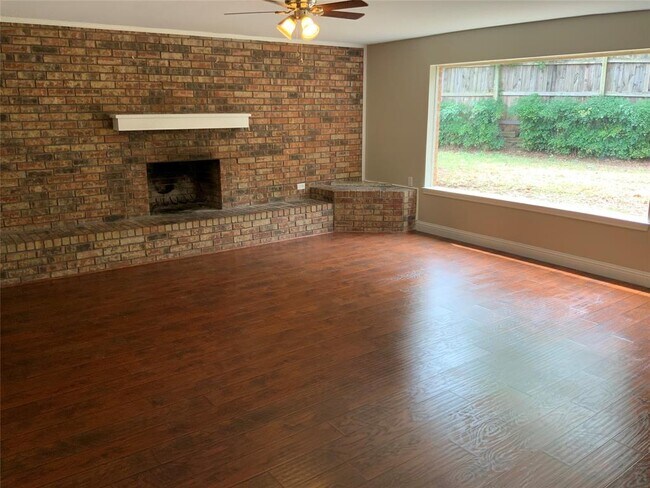 Building Photo - 4818 Crestmont Ct