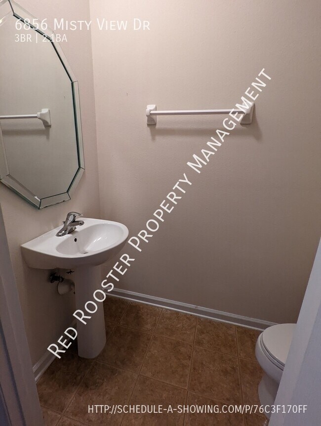 Building Photo - 3 bedroom townhouse, Lakeside community, P...