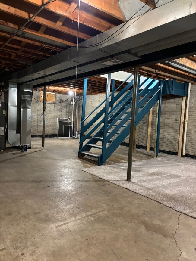 Building Photo - 935 Herold Ave