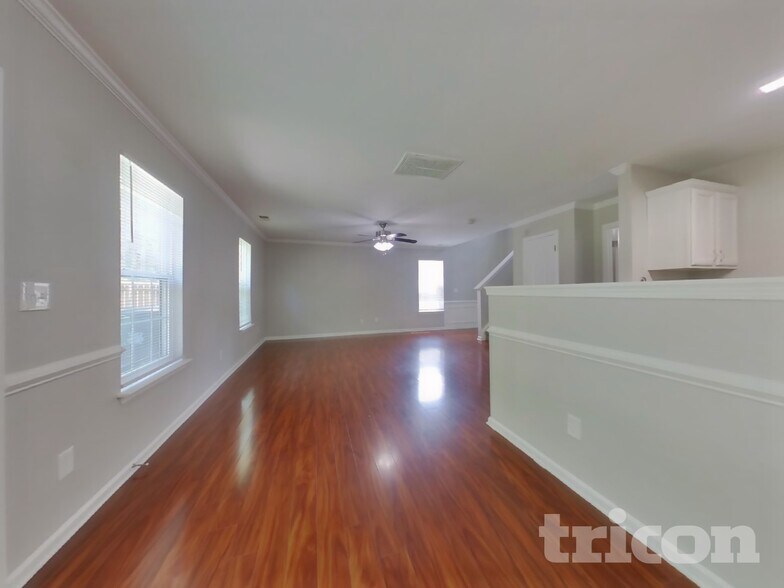 Building Photo - 6716 Commack Dr