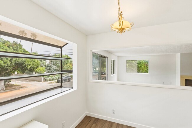 Building Photo - HUGE 2 bed 2 bath in Prime Santa Monica!