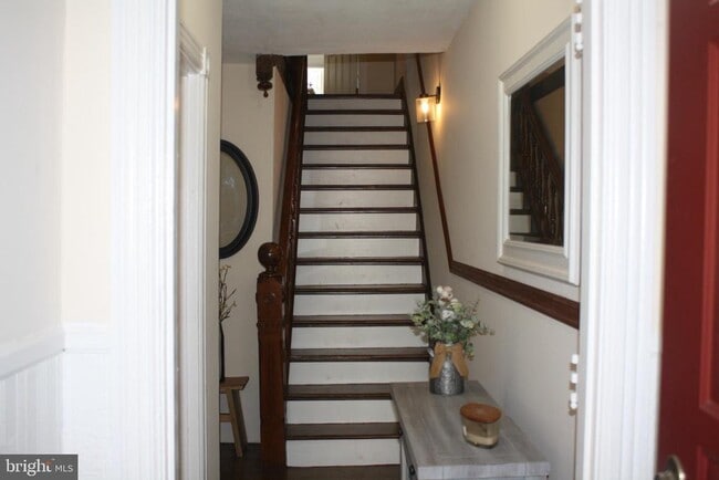 Building Photo - 820 W Bridge St