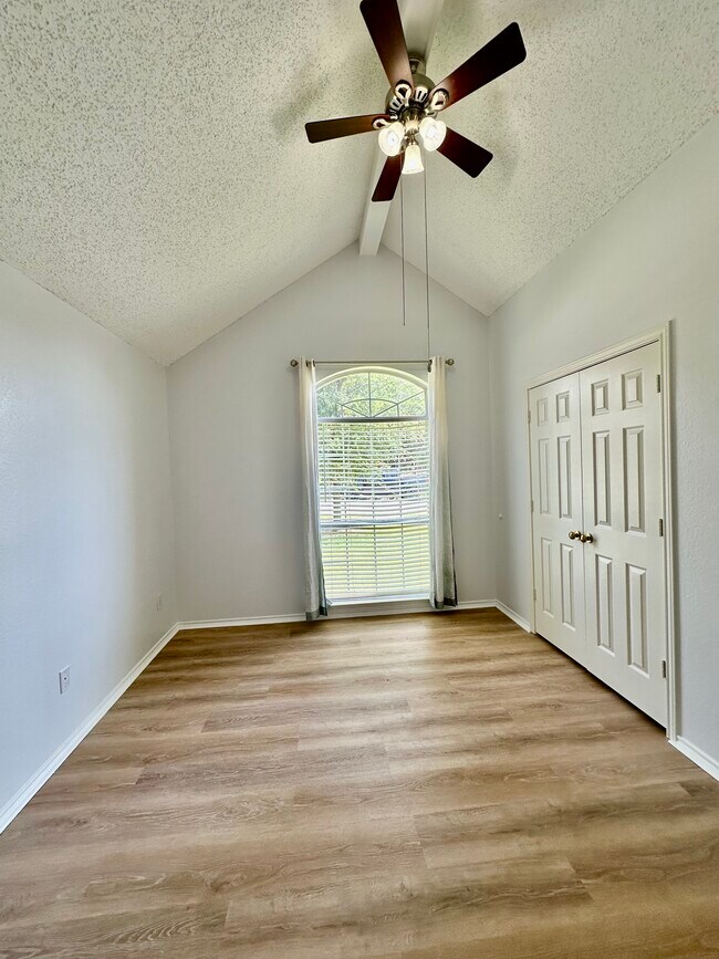 Building Photo - 1301 Royal Palm Ln