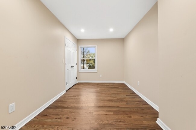 Building Photo - 937 Ringwood Ave