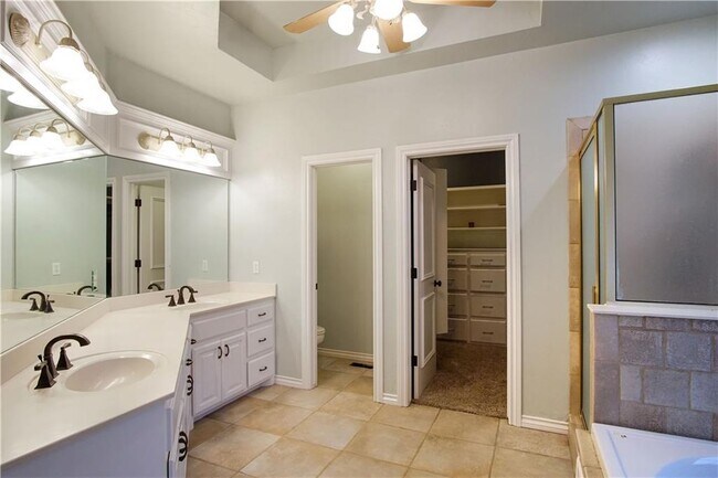 Building Photo - 9417 Forest Dale Dr