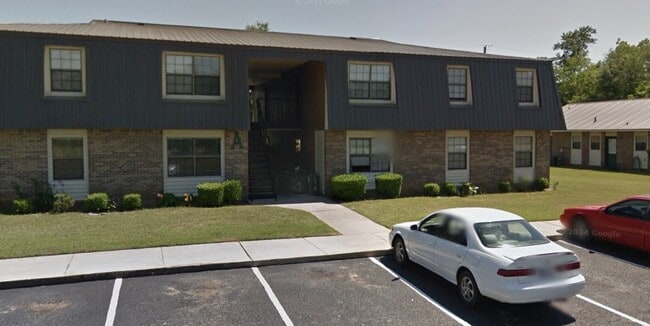 Building Photo - 401 Dogwood Dr
