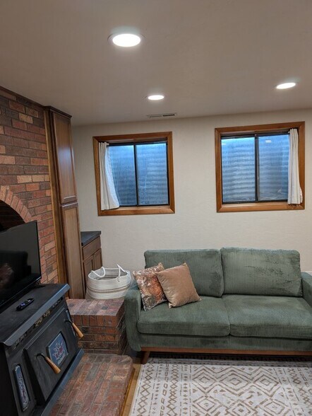 Building Photo - 330 S 100 W
