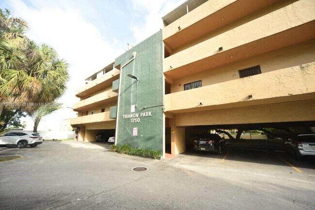 Building Photo - 1750 W 56th St