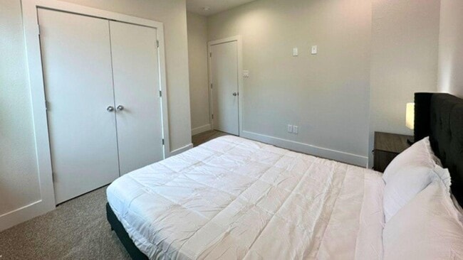 Building Photo - 835E Dorchester St